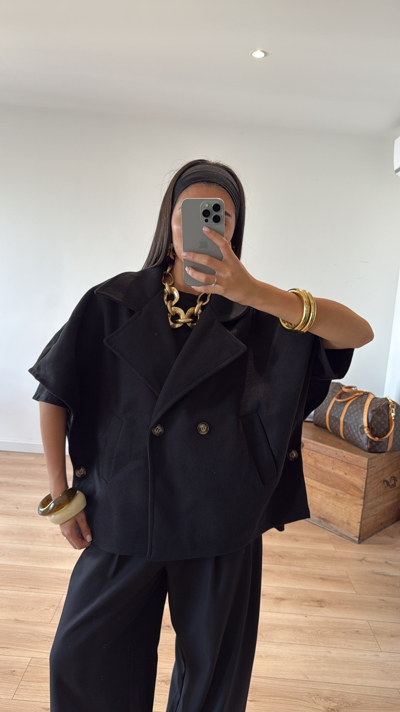 Veste Courte Noire Élégante