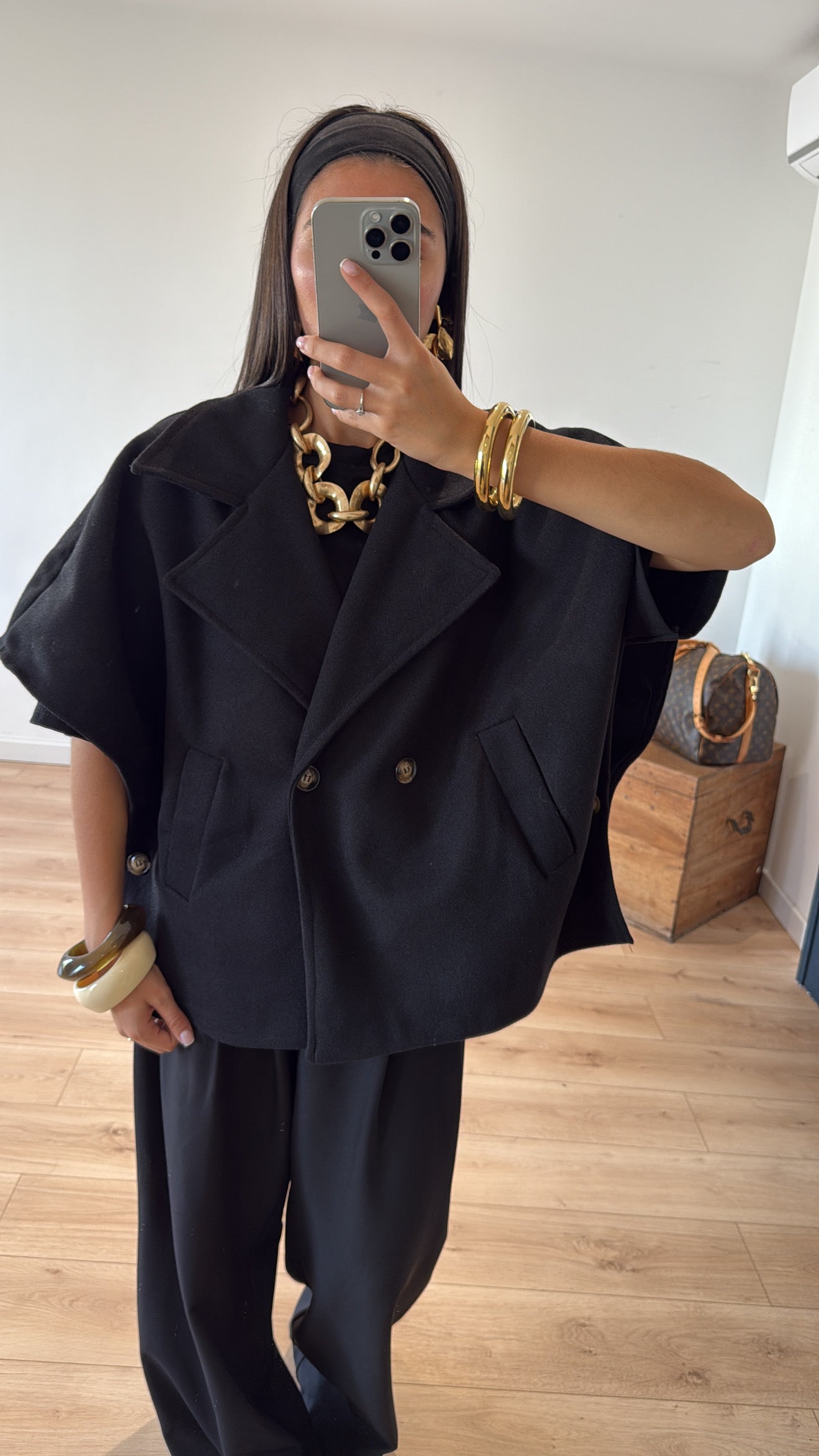Veste Courte Noire Élégante