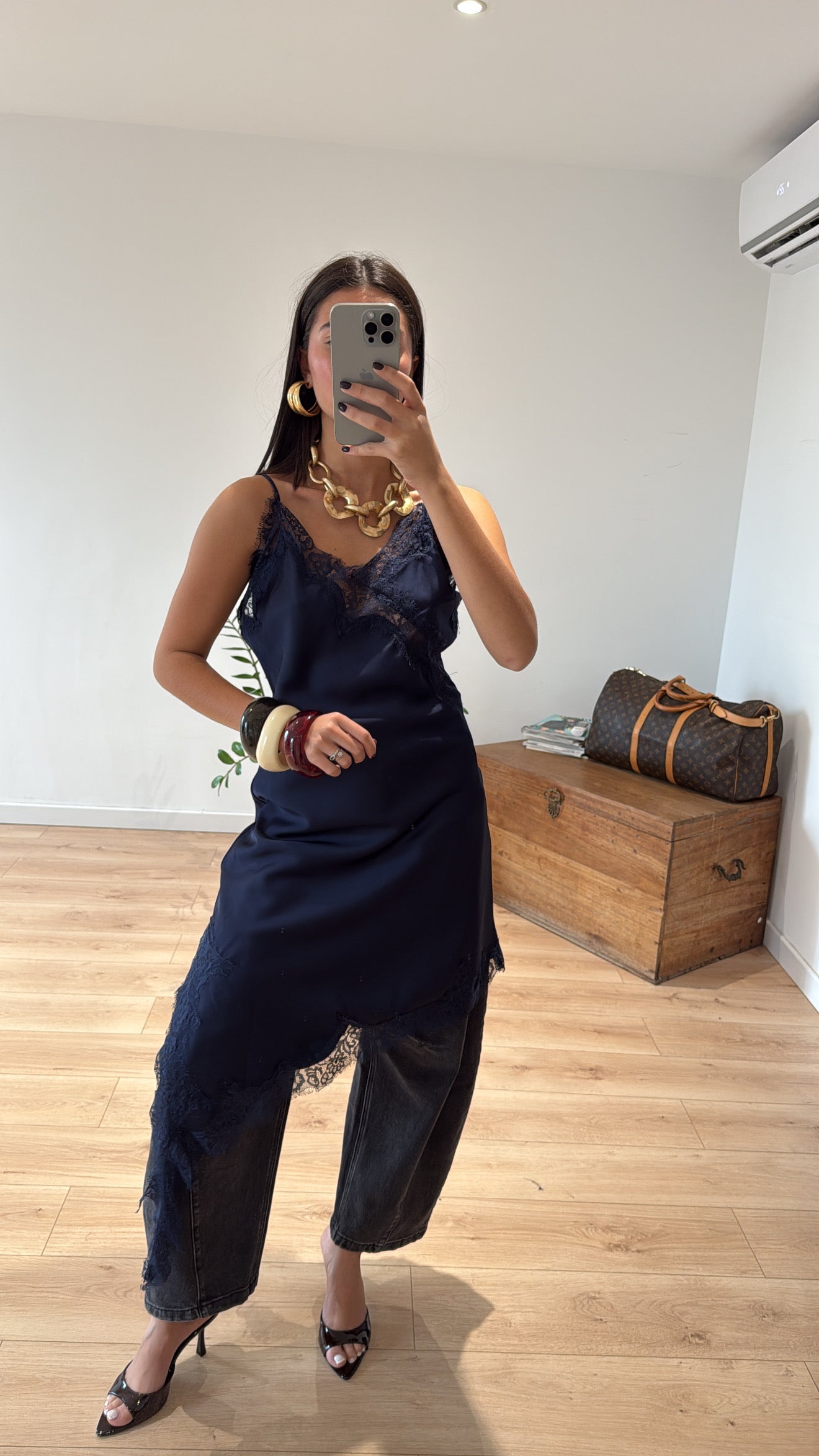 ROBE DENTELLE "LISON" BLEU MARINE OFFRE PROMOTIONELLE