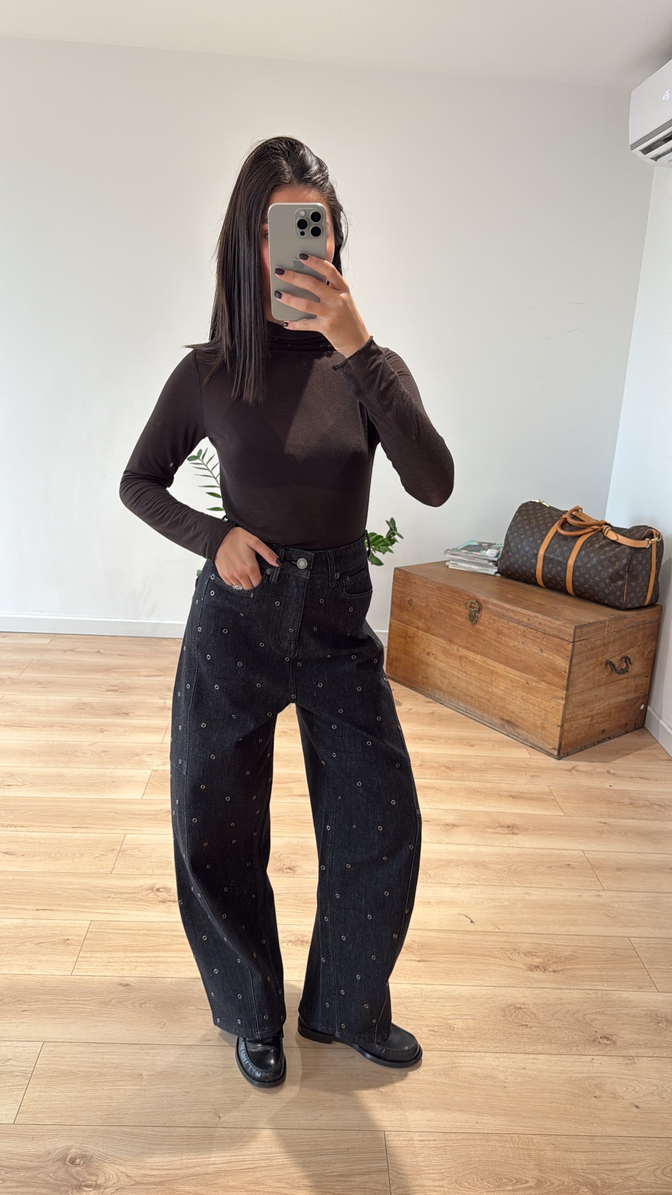 JEAN "CARLA" CLOU NOIR