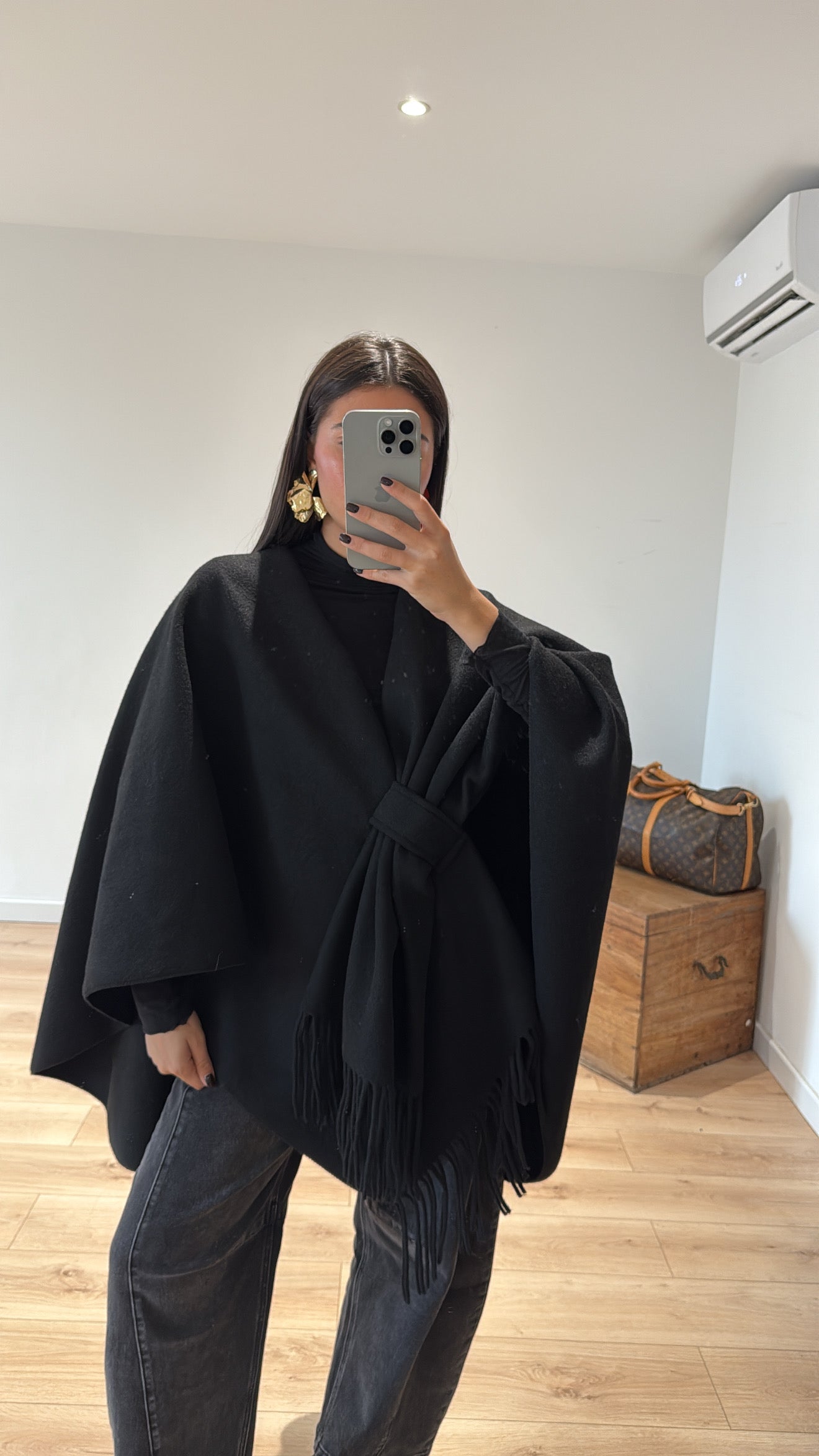 CAPE À FRANGES NOIR "FAUSTINE"