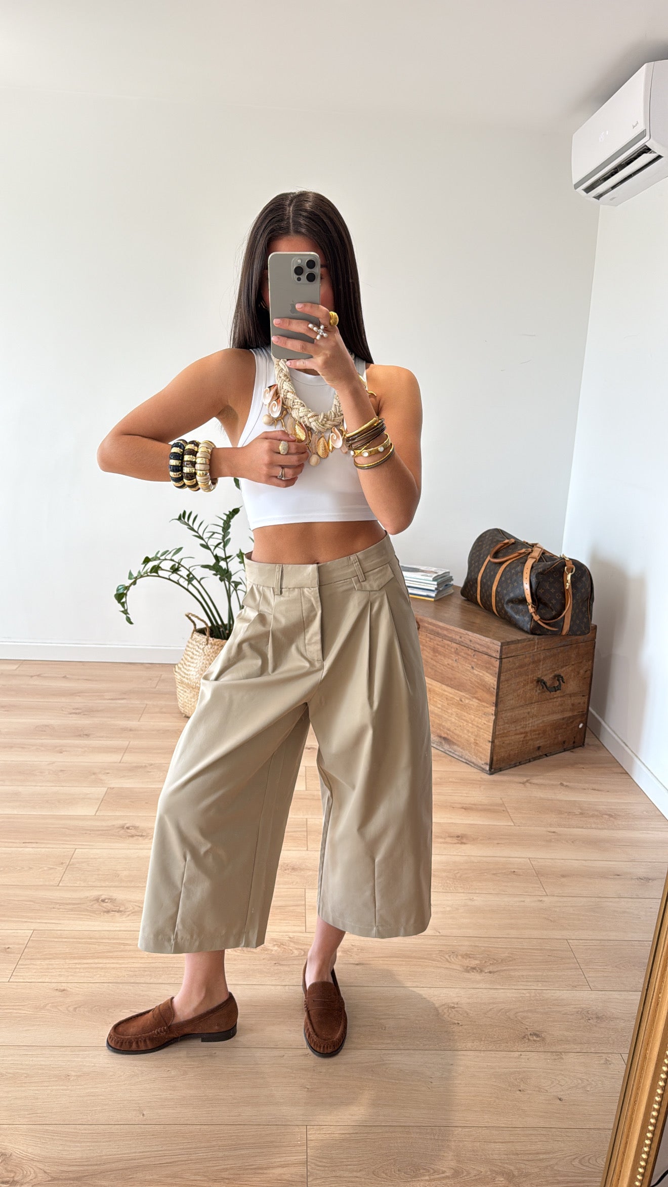 BERMUDA "LOLA" BEIGE PRE-ORDER 17/04